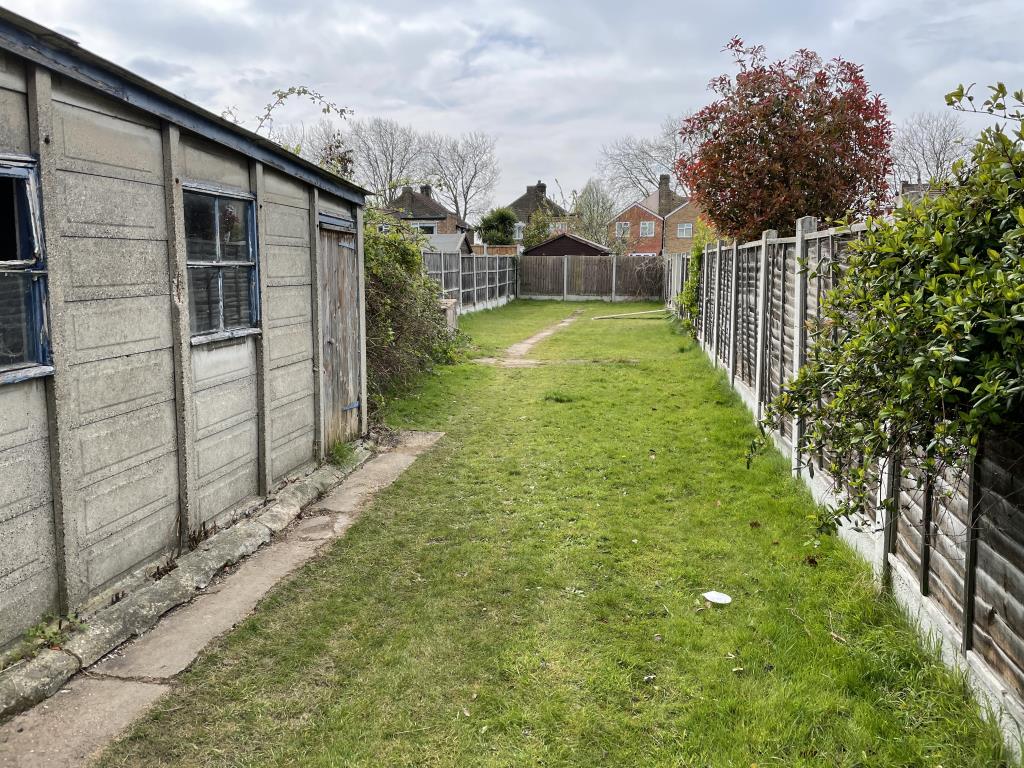 Lot: 1 - SEMI-DETACHED HOUSE FOR IMPROVEMENT - 